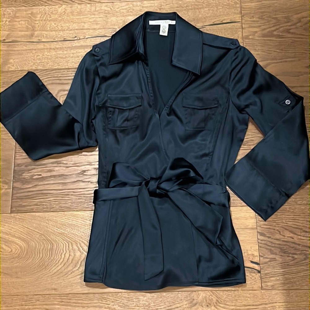 Diane Von Furstenberg Silk Wrap Blouse. GORGEOUS! Perfect Condition! Sz8